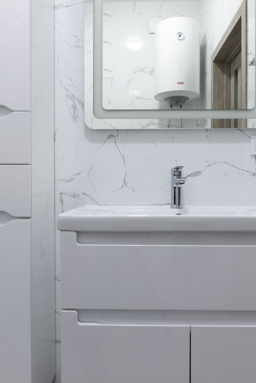 White bathroom basin with a chrome faucet